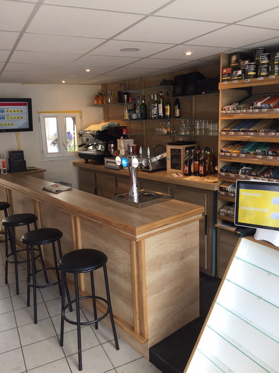 Travaux de rénovation et d'aménagement intérieur d’un bar tabac presse à Royan 